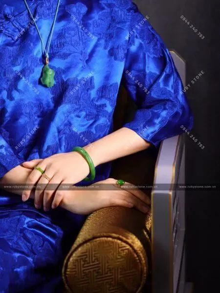 Nguồn gốc của vòng tay Ngọc