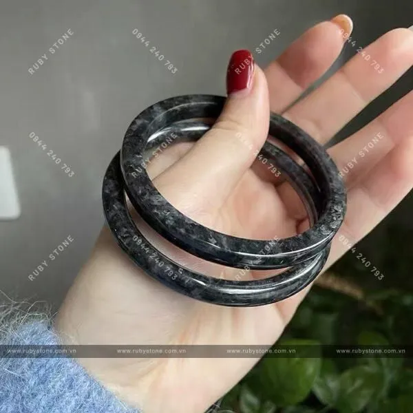 Ngọc gà xương đen là gì? Nó có đáng được sưu tầm hay không?