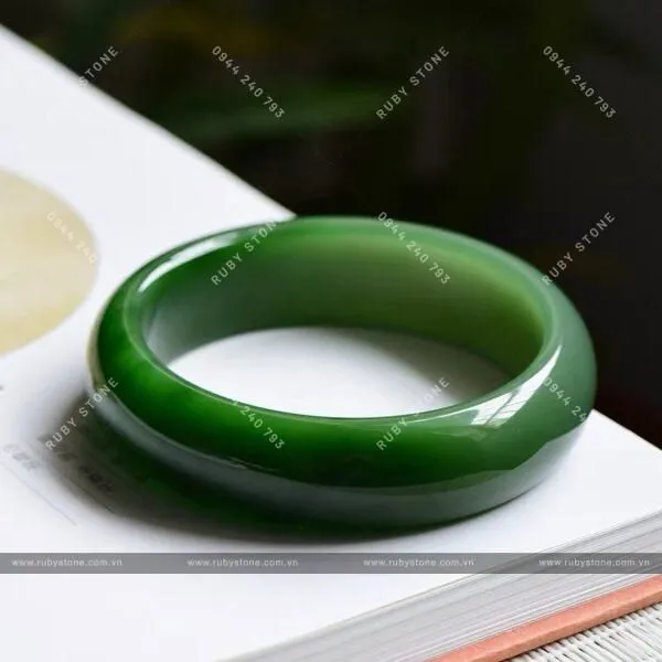 Sự khác nhau cơ bản của Jadeite jade (Ngọc cẩm thạch) và Nephrite jade (Ngọc bích)