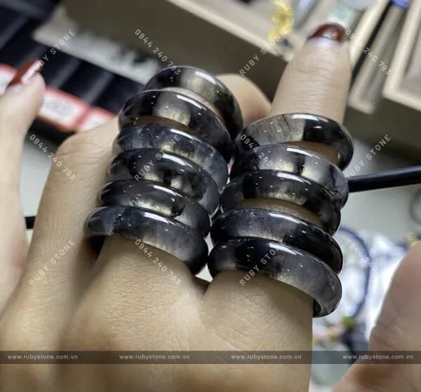 Ngọc gà xương đen là gì? Nó có đáng được sưu tầm hay không?