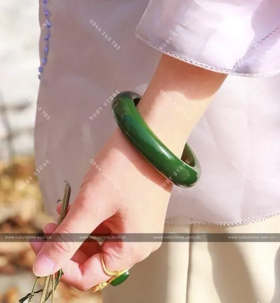 Nguồn gốc của vòng tay Ngọc
