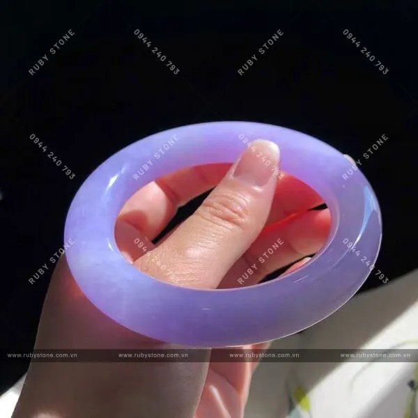 Sự khác nhau cơ bản của Jadeite jade (Ngọc cẩm thạch) và Nephrite jade (Ngọc bích)