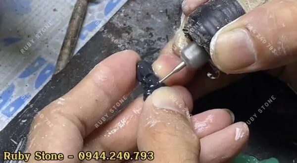 Quá trình lựa chọn và chế tác Ngọc thông thường