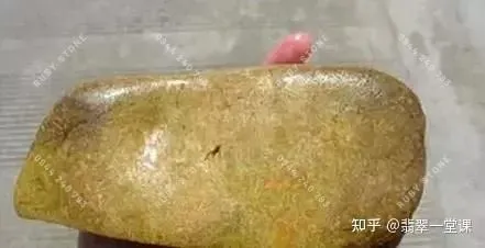Đổ Thạch là gì? Đá Cờ Bạc và các thủ thuật để nhận biết ngọc Phỉ Thuý thô