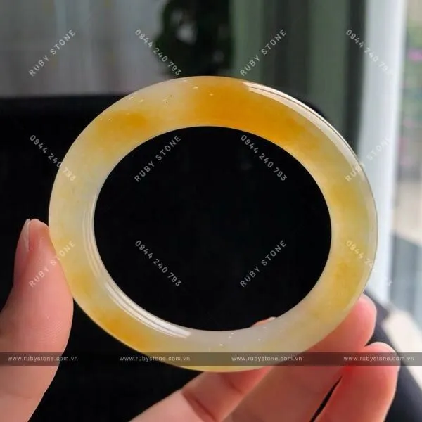 Hoàng Phỉ và những điều bạn cần biết!