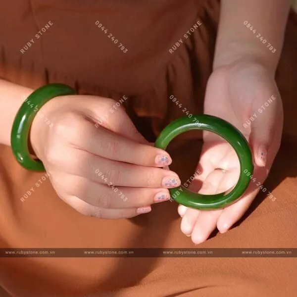 Sự khác nhau cơ bản của Jadeite jade (Ngọc cẩm thạch) và Nephrite jade (Ngọc bích)
