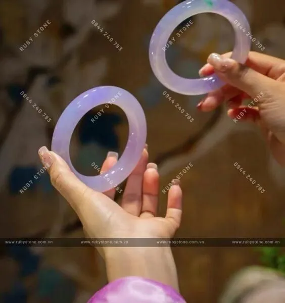 Người dưỡng ngọc ba năm, Ngọc dưỡng người một đời.