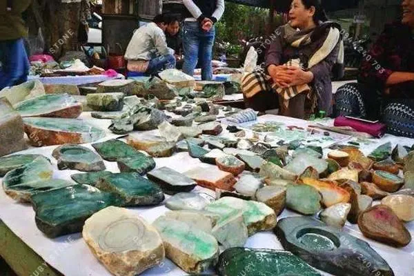 Quá trình lựa chọn và chế tác Ngọc thông thường