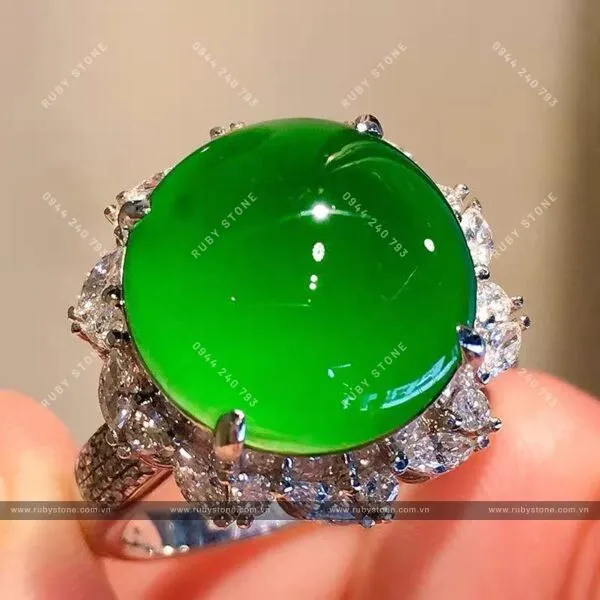 Sự khác nhau cơ bản của Jadeite jade (Ngọc cẩm thạch) và Nephrite jade (Ngọc bích)