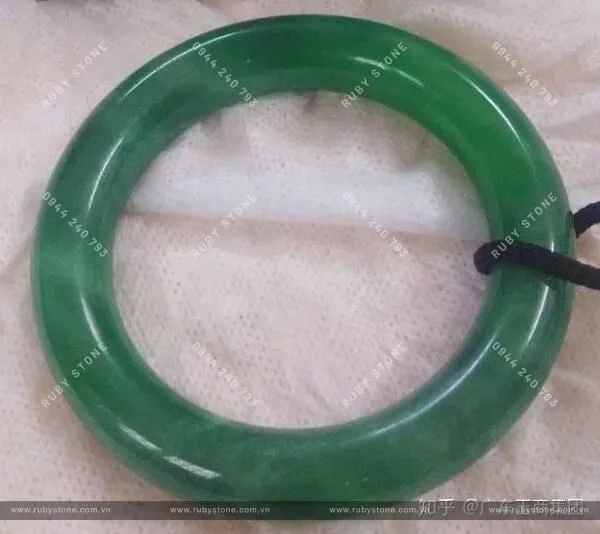 Không phải loại nào được gọi là "Ngọc" cũng đều là Jadeite! Một số điểm khác biệt mà bạn cần phải biết