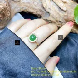 Nhẫn phỉ thuý Myanmar xanh táo, vàng 18k - Hình ảnh 4