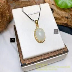 Mặt dây chuyền Ngọc bích Nga mỡ cừu, vàng 18k - Ảnh 5