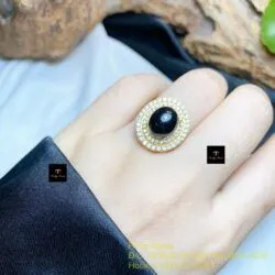 Nhẫn oval Phỉ thuý mực dục Myanmar, vàng 18k