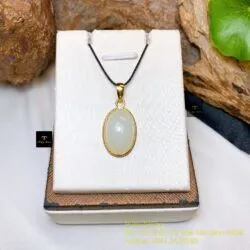 Mặt dây chuyền Ngọc bích Nga mỡ cừu, vàng 18k - Ảnh 2
