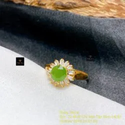 Nhẫn ngọc bích Canada mài giác tròn 6.1 ly, vàng 18k - Ảnh 3