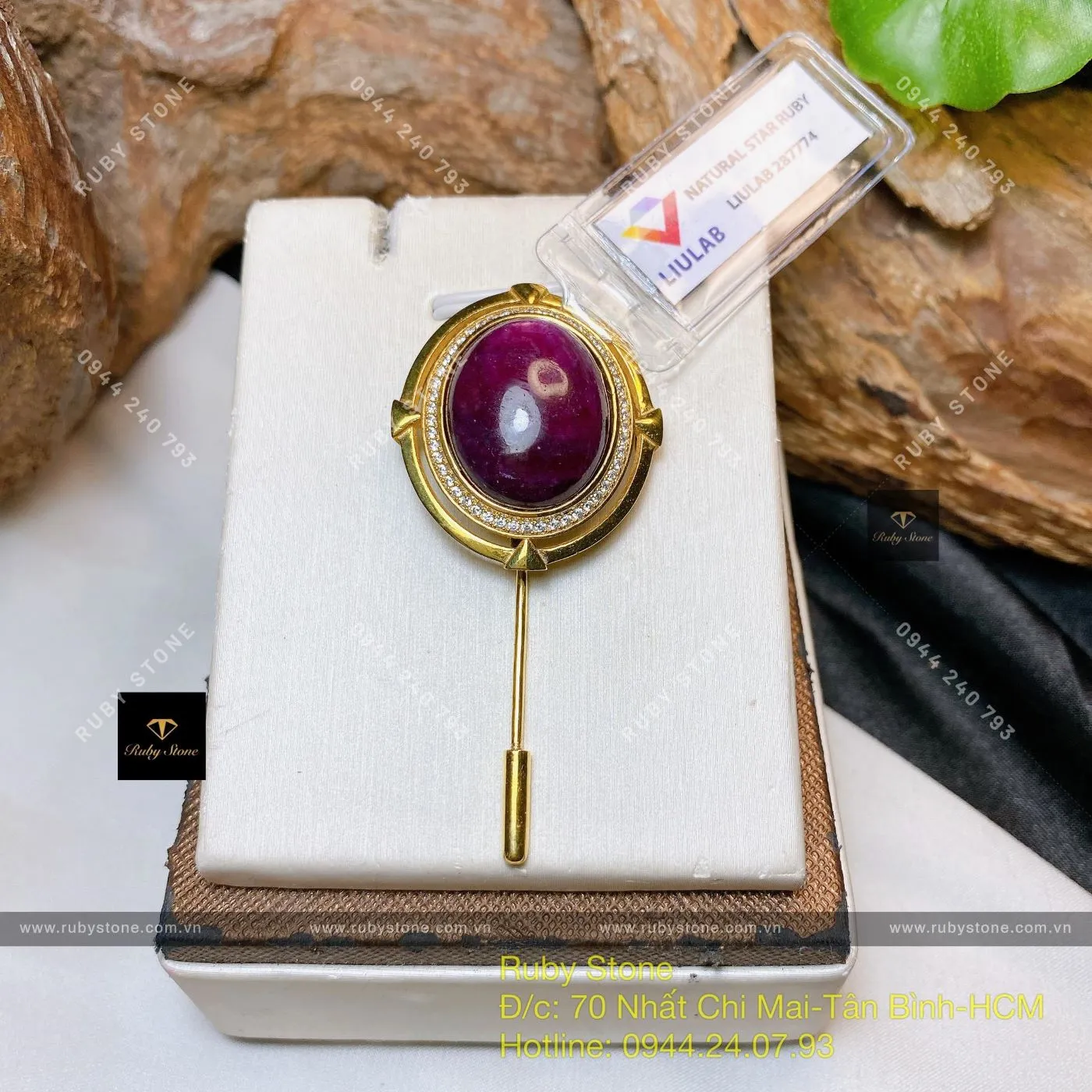 Cài áo Ruby Nam Phi, vàng 18k Cài áo Ruby Nam Phi, vàng 18k