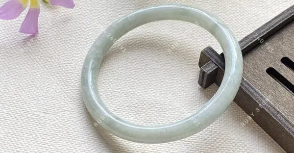 Loài ngọc già là gì? Cách nhận biết một miếng ngọc già bạn cần phải nắm nếu yêu ngọc!