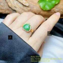 Nhẫn trái tim ngọc Cẩm thạch xanh lý táo, vàng 18k