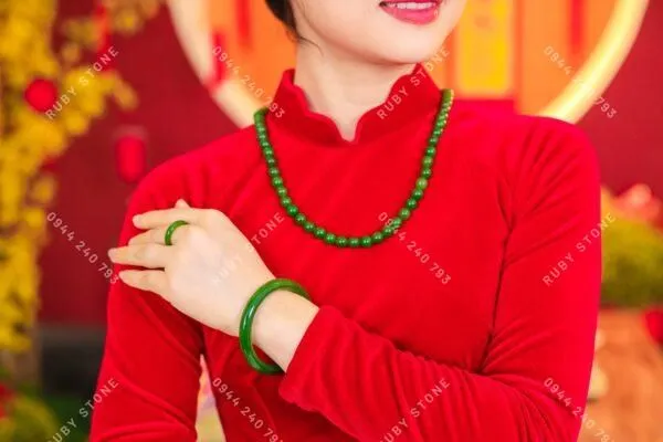 Gợi ý cho bạn cách tặng ngọc ý nghĩa cho từng người khác nhau.