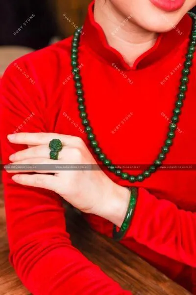 Gợi ý cho bạn cách tặng ngọc ý nghĩa cho từng người khác nhau.