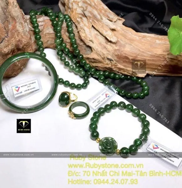 Gợi ý cho bạn cách tặng ngọc ý nghĩa cho từng người khác nhau.