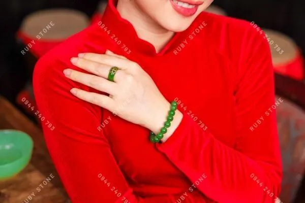 Gợi ý cho bạn cách tặng ngọc ý nghĩa cho từng người khác nhau.