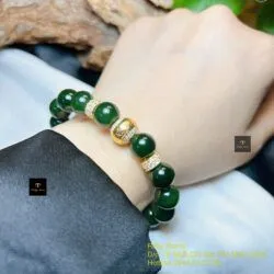 Vòng ngọc bích Canada xanh đậm, charm vàng 18k - Hình ảnh 2