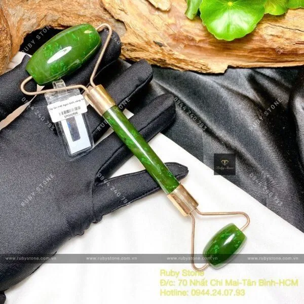 Công dụng của thanh lăn massage Ngọc bích