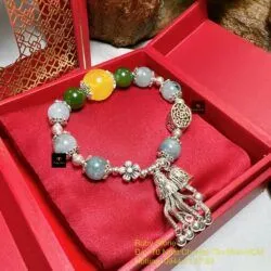 Vòng ngọc mix hổ phách mật lạp, charm bạc 925