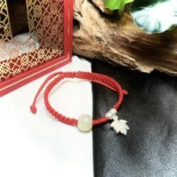 Vòng ngọc Hoà Điền thắt dây vải đeo tay - Hình ảnh 3