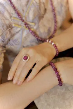 Bộ sản phẩm vòng cổ, vòng tay và nhẫn Ruby thiên nhiên, vàng 18k - Hình ảnh 2