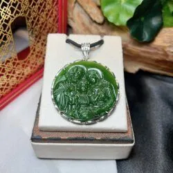 Mặt dây Gia đình Công giáo ngọc bích Canada