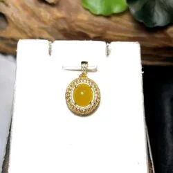 Mặt dây chuyền ngọc Phỉ thuý hoàng phỉ Myanmar, vàng 18k