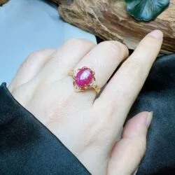 Nhẫn Ruby Yên Bái sao thiên nhiên, vàng 18k