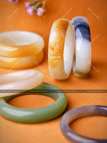 5 đặc điểm và 10 màu sắc của Ngọc bích Hòa Điền (Hentian)
