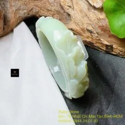 Vòng bản liền Ngọc bích Nga chạm hoa mẫu đơn - Hình ảnh 3