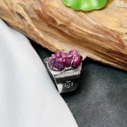Nhẫn tỳ hưu Ruby Nam Phi, vàng trắng 14k
