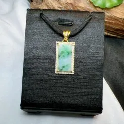 Mặt dây vô sự bài Phỉ thuý Myanmar, vàng 18k - Ảnh 4