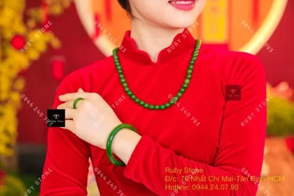 Những công dụng đặc biệt của Ngọc bích với cơ thể và cuộc sống con người