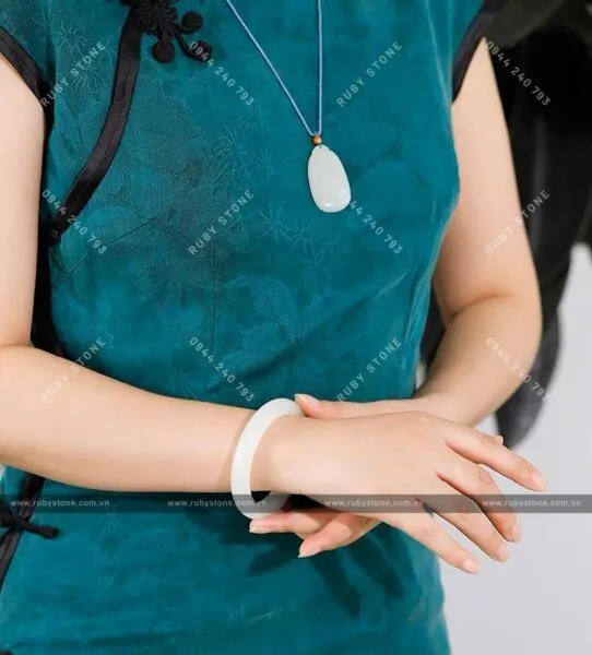 Những công dụng đặc biệt của Ngọc bích với cơ thể và cuộc sống con người