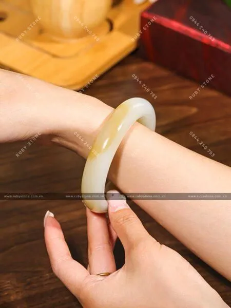 Những công dụng đặc biệt của Ngọc bích với cơ thể và cuộc sống con người