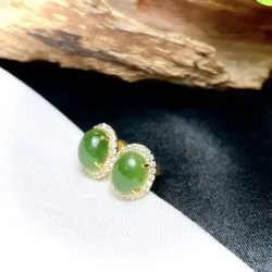 Khuyên tai ngọc bích Canada, vàng 18k
