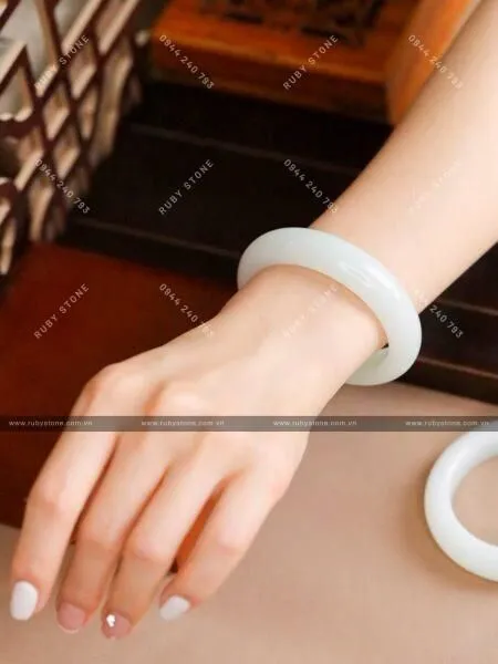 Những công dụng đặc biệt của Ngọc bích với cơ thể và cuộc sống con người