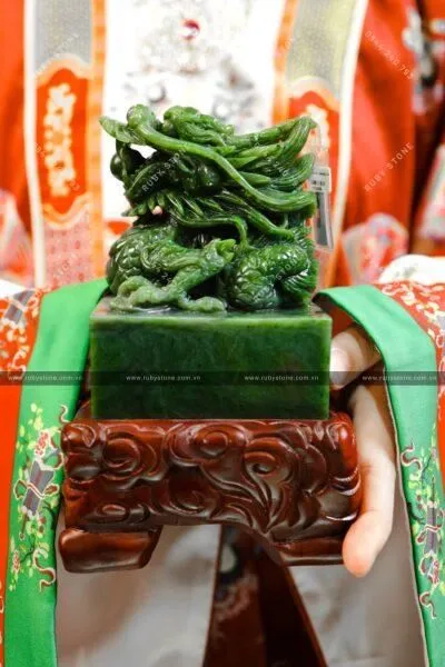 Chín chữ cho bạn biết vì sao người ta đeo Ngọc! Cách chọn ngọc theo từng lứa tuổi.