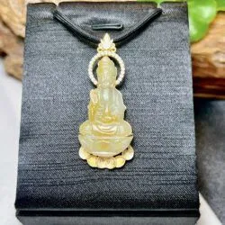 Phật quán thế âm bồ tát ngọc Cẩm thạch huyết Myanmar, vàng 18k