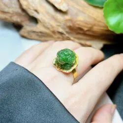 Nhẫn nữ Thiềm thừ (cóc 3 chân) ngọc bích Canada, vàng 18k