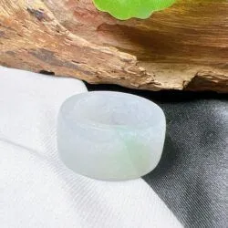 Nhẫn càn long ngọc Cẩm thạch phớt xanh - Hình ảnh 3