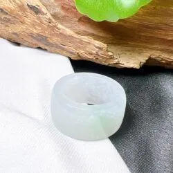 Nhẫn càn long ngọc Cẩm thạch phớt xanh - Hình ảnh 2