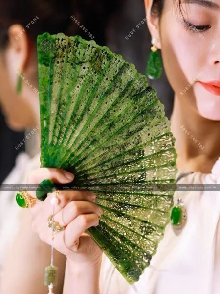 Chín chữ cho bạn biết vì sao người ta đeo Ngọc! Cách chọn ngọc theo từng lứa tuổi.