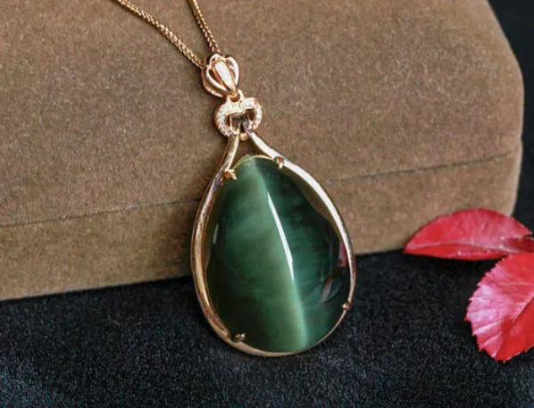 Ngọc bích mắt mèo là gì? Loại Ngọc bích đặc biệt quý giá Bạn đã biết?